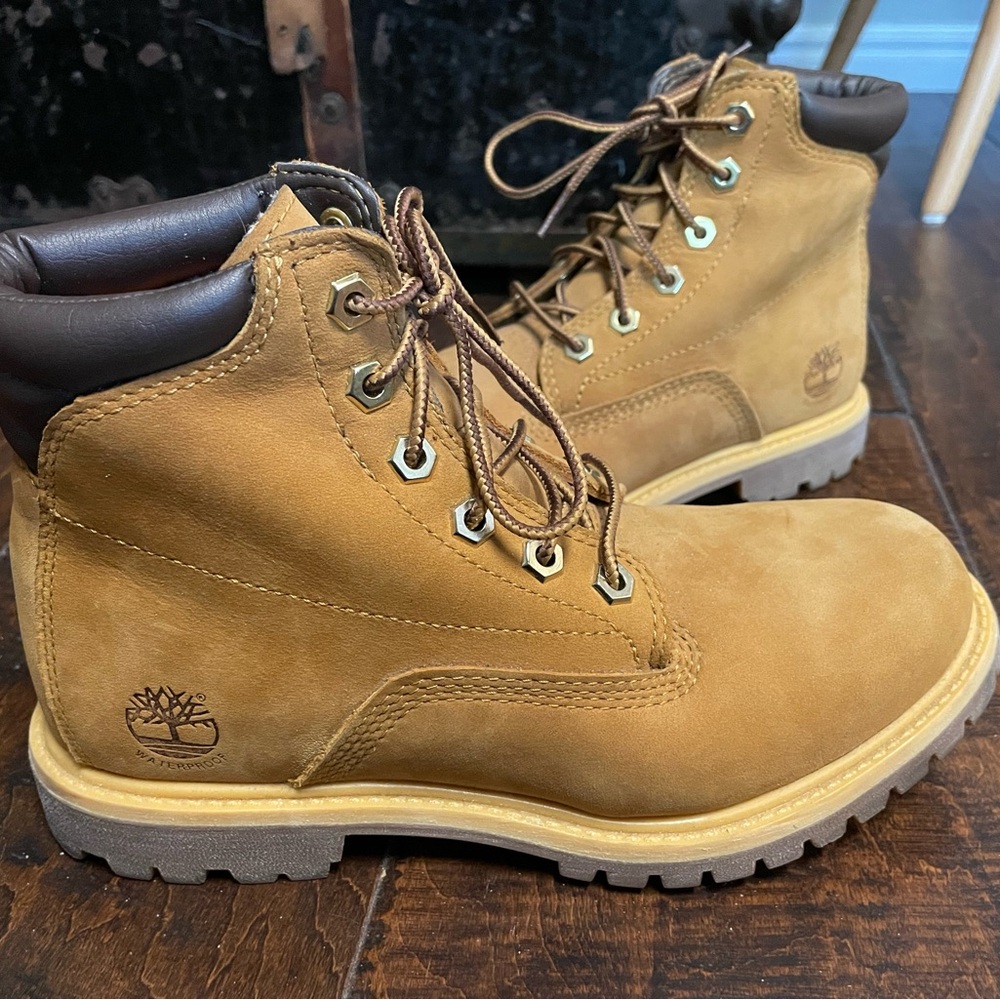 Timberland Women's Waterville Waterproof Lug Sole Boots Sz 6.5 EUC